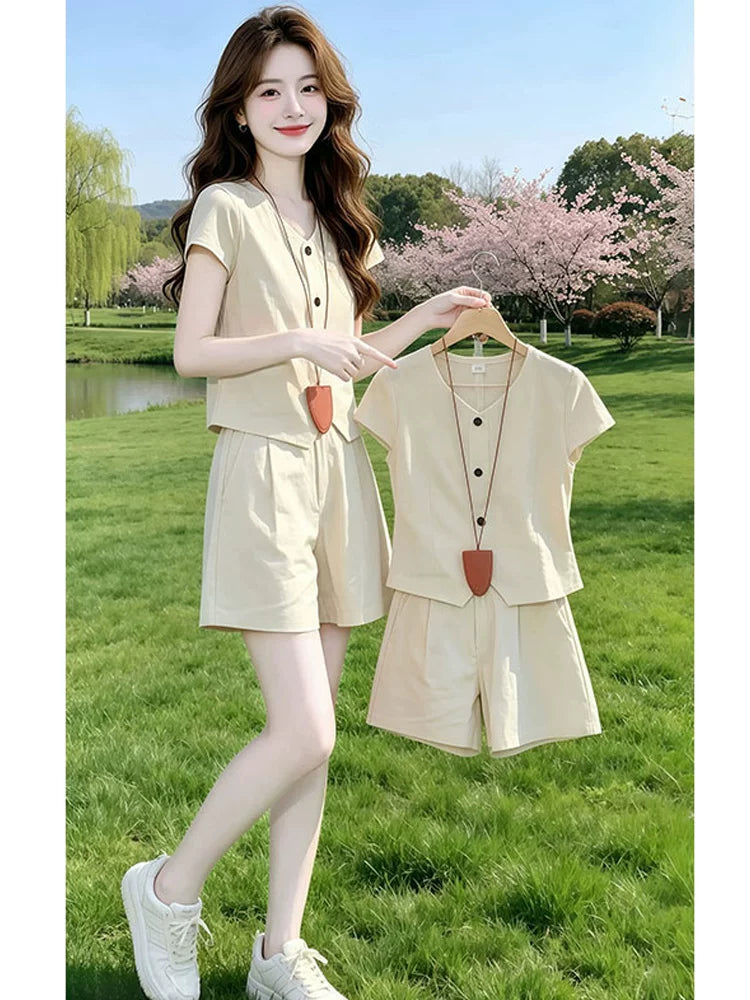 Koreya retro V-yaxalı qısaqol köynək və şort kostyumu qadınlar üçün yay yeni incə uyğun kommutasiya temperamenti iki hissəli dəst