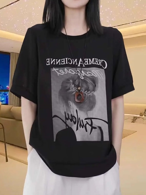 Böyük ölçülü, dəbli, çoxfunksiyalı, geniş qısaqollu qadınlar üçün futbolka, yeni 2026-cı ilin yayı modası, böyük ölçülü qadınlar üçün arıqladıcı, gözəl və gənclik üçün köynək.