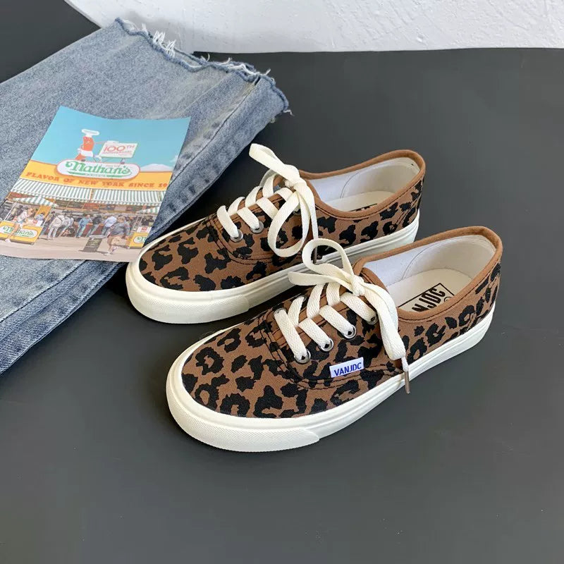 Instagram-famous leopard print sneakers, 2025's new Korean style, retro stylish niche canvas shoes, versatile and fashionable.