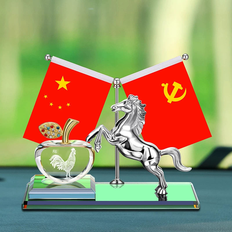 Alaşımlı At Uğur Avtomobil Ornamentləri Yeni Beş Ulduzlu Qırmızı Bayraq Dekorasiyası Avtomobil Kristal Alma Aromaterapiya Oturacaq Dekorasiyası