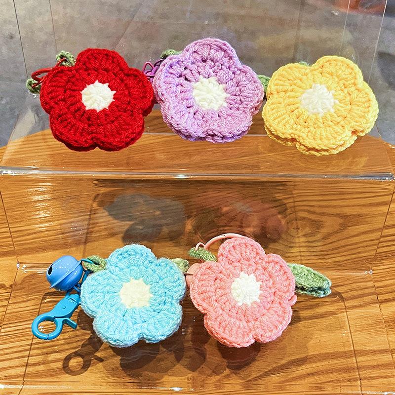 A sweet plush flower keychain with a woven real flower design, perfect as a small gift for couples, bags or Teachers' Day.