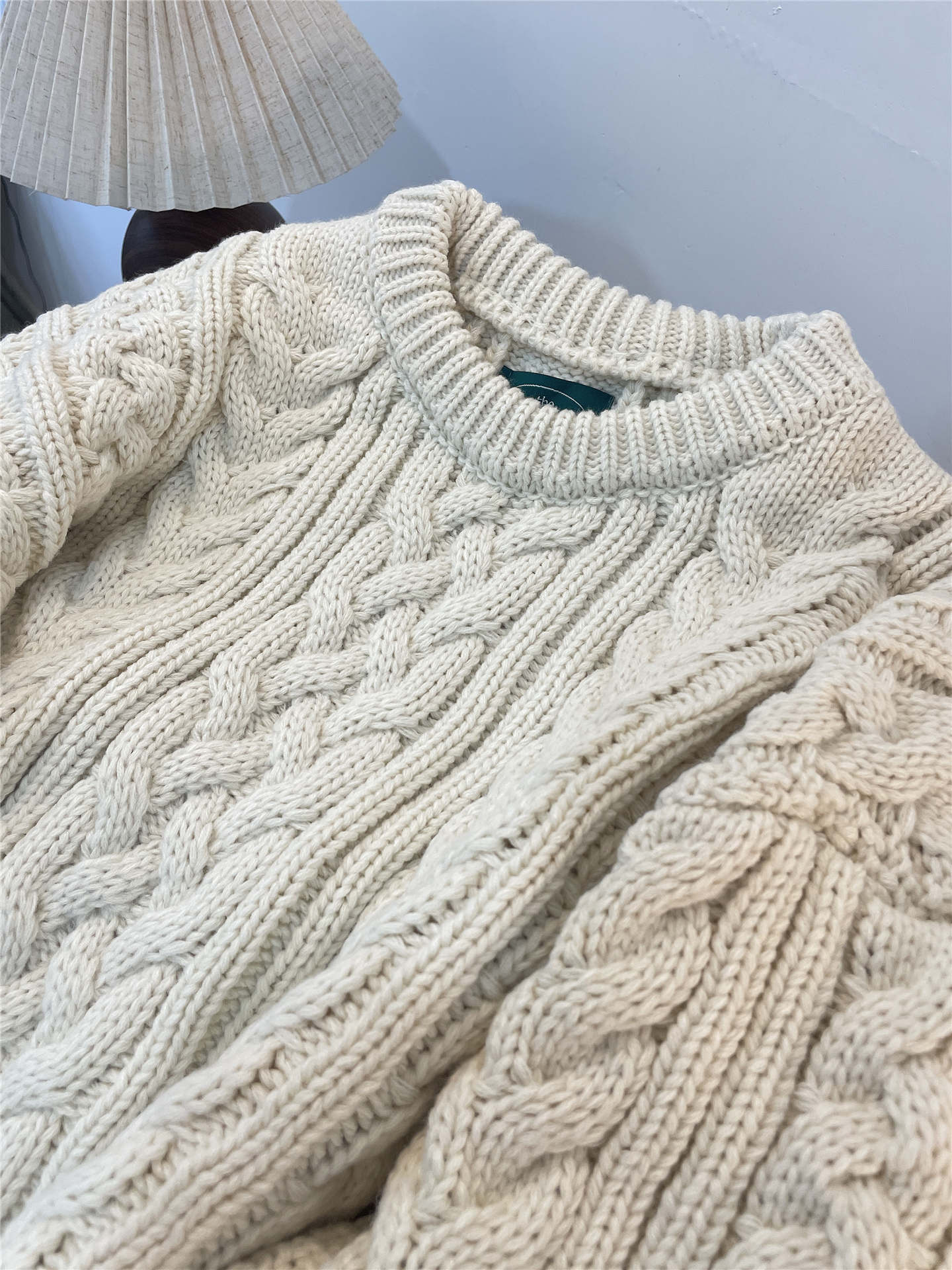 Koreya Dongdaemun qadın üçün ağ rəngli, kabel toxunmuş qalın sviter, payız və qış üst geyimi, qalın, geniş və rahat model.