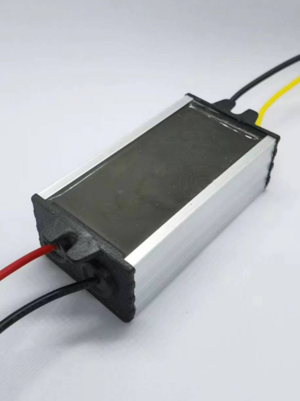 Alüminium korpus suya davamlı DC Dc24v36v - 12v5v modulu Avtomobilə quraşdırılmış pilləli aşağı güc adapteri