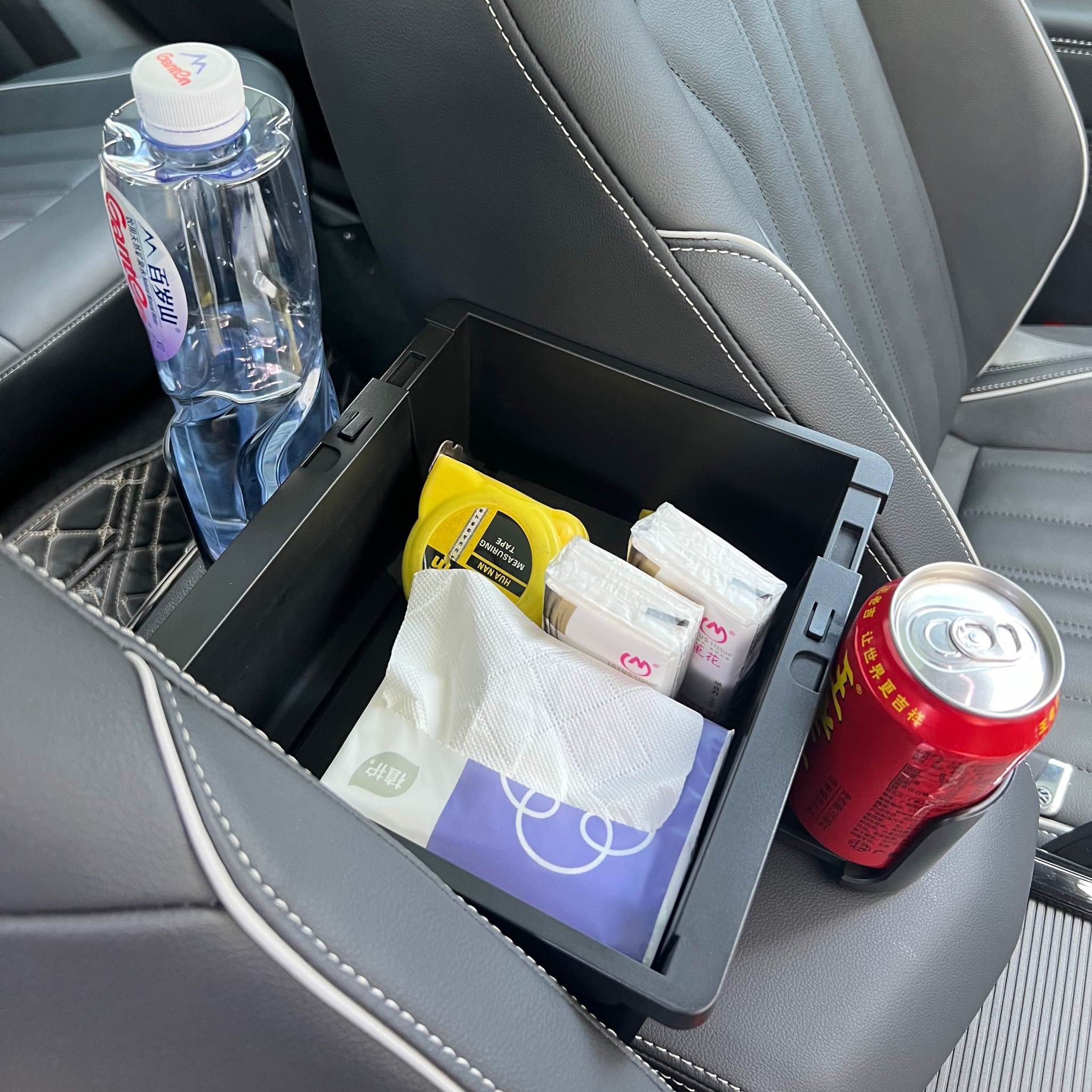 Avtomobil saxlama qutusu, teleskopik saxlama qutusu, oturacaq qoltuqaltı qutusu, salfet qutusu, içki tutacağı, fincan tutacağı, qəlyanaltı qutusu