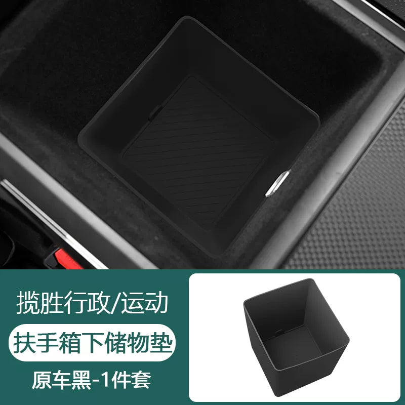 2023-2025 Land Rover Range Rover Sport Executive Edition modellərinə aiddir: Qoltuqaltı saxlama qutusu, mərkəzi konsol saxlama qutusu və əlcək qutusu.