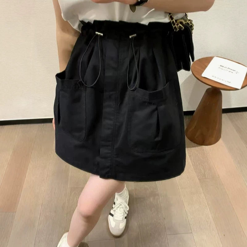 Qadınlar üçün böyük ölçülü, ipli yük ətəyi, yay üçün mükəmməldir, armud formalı fiqurları gözəl göstərir, qarın nahiyəsini gizlədir və arıqladıcı A-xəttli şortlar.