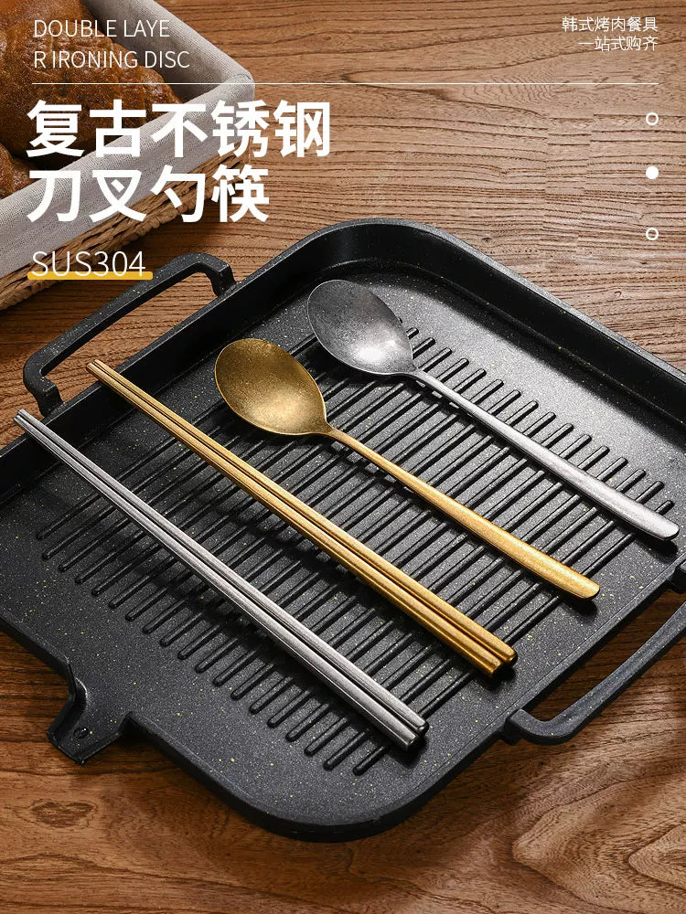 Retro Koreya 304 paslanmayan poladdan hazırlanmış yemək çubuqları köhnə qızıl kvadrat sürüşməyən çubuqlar qaşıq bıçaq və çəngəl dəsti Koreya qabları
