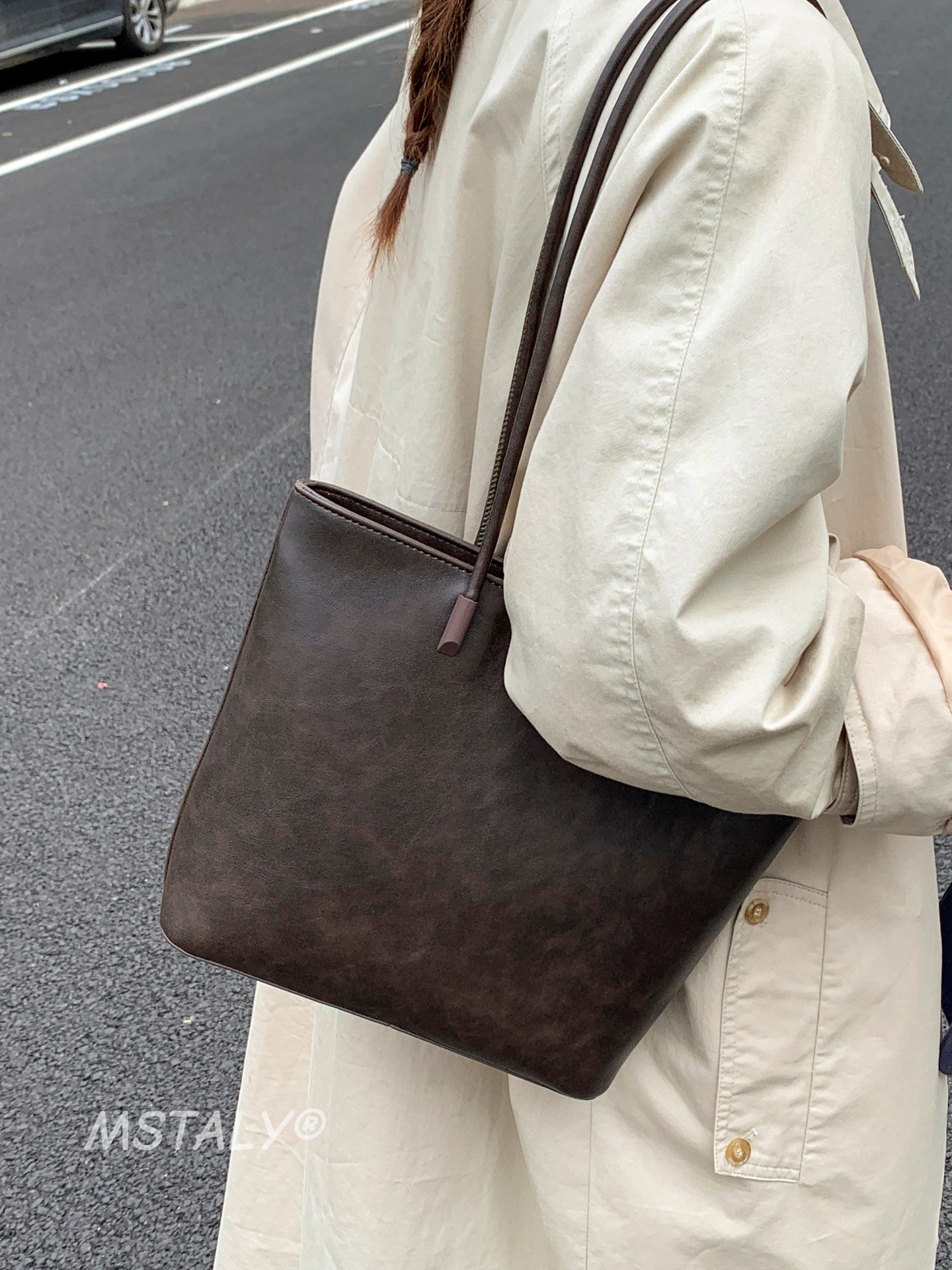 Minimalist üslubda qadınlar üçün düz rəngli qoltuqaltı çanta, böyük tutumlu, yeni 2026 payız üslubunda, çoxfunksiyalı çiyin çantası, şəhər içi vedrə çantası