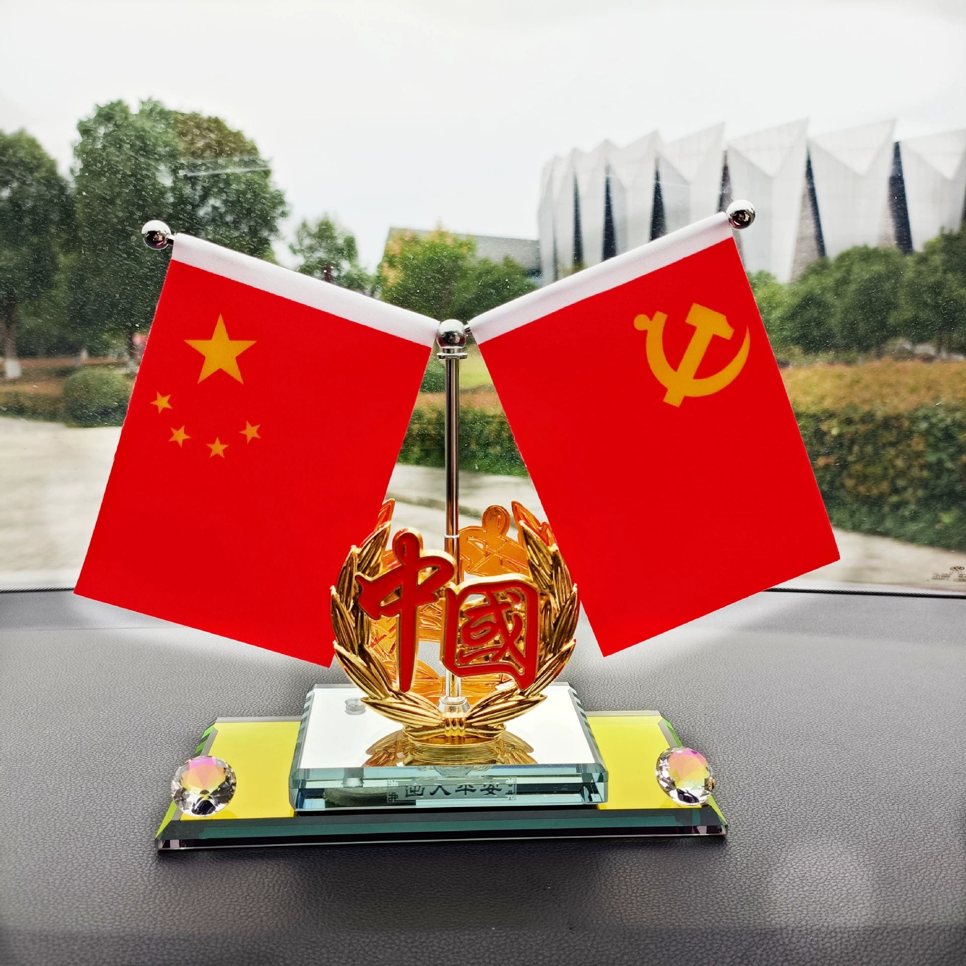 Avtomobil Kiçik Qırmızı Bayraq Kristal Avtomobil Dekorasiyası Beş Ulduzlu Qırmızı Bayraq İdarə Paneli Ətir Yüksək səviyyəli Avtomobil Daxili Kəsmə Bütün Məhsullar