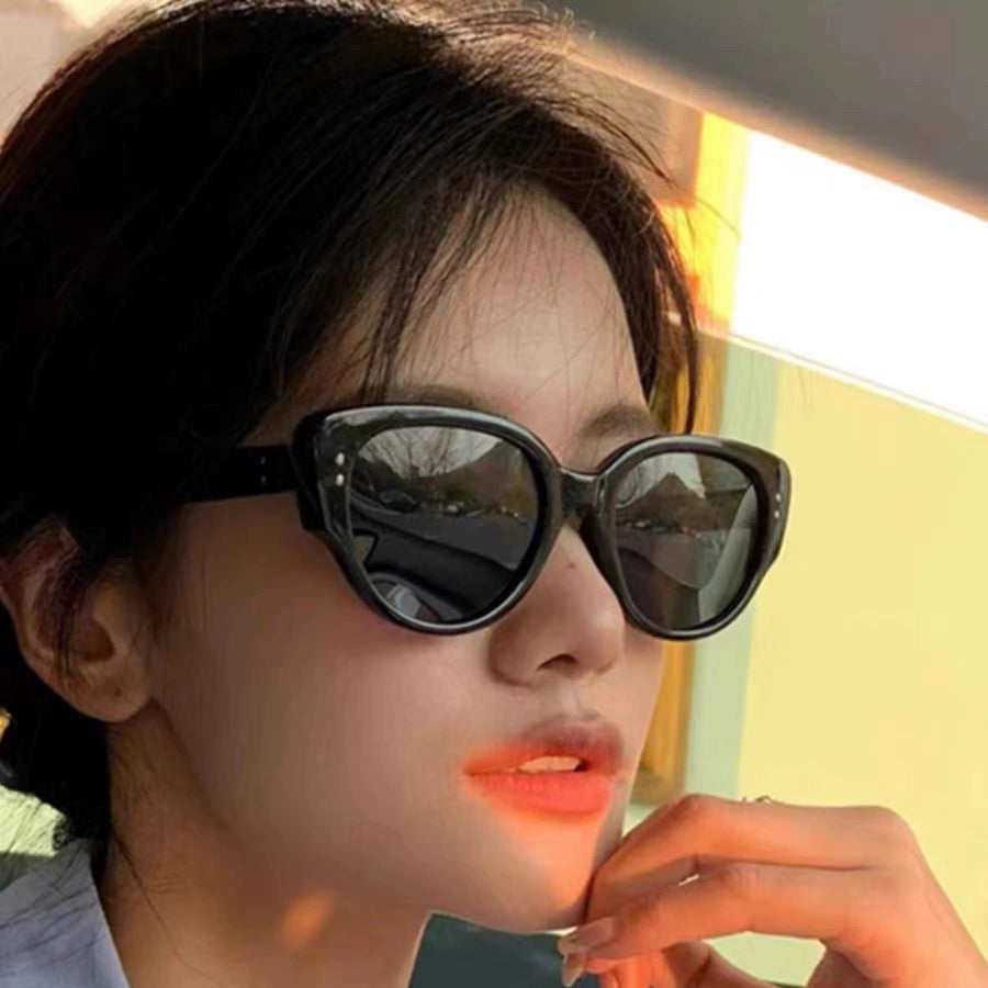 Dayuanjia Günəşli Koreya versiyası retro yeni pişik gözü günəş eynəyi qadınların dəbli günəş eynəyi yüksək səviyyəli yaz və yay günəş eynəyi