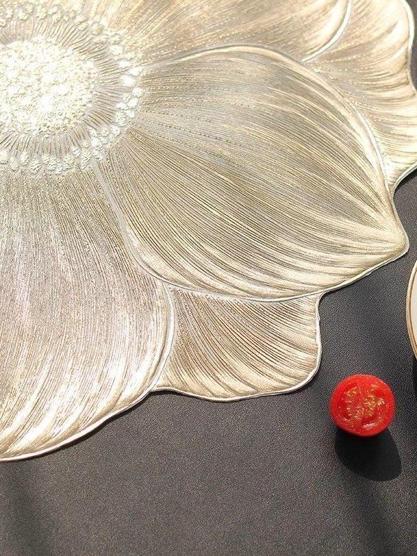 İsti satış kreativ lotus pvc yanmağa qarşı izolyasiya mat qərb qida paspas sürüşməyən suya davamlı yağ placemat otel evdə yuyula bilər