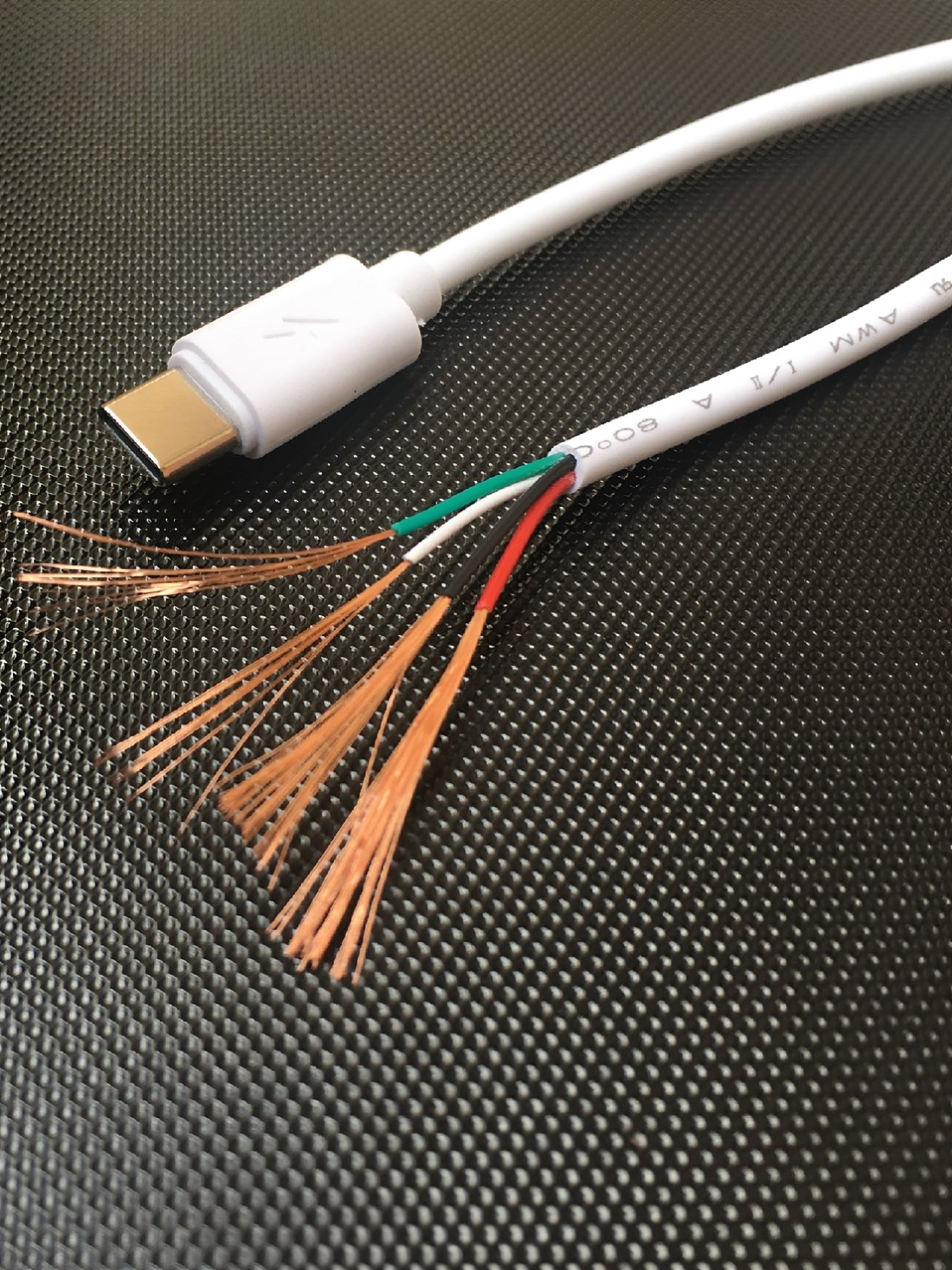 TYPE-C məlumat kabeli tək uclu tpc kişi kabeli sürətli enerji dolduran c2 nüvəli enerji təchizatı tək uclu kabel şarj edən usb kabel 3m