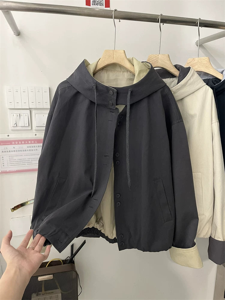 Koreya üslubunda qadınlar üçün kiçik başlıqlı qısa trençkot, 2025 payız yeni moda tələbə boş təsadüfi top