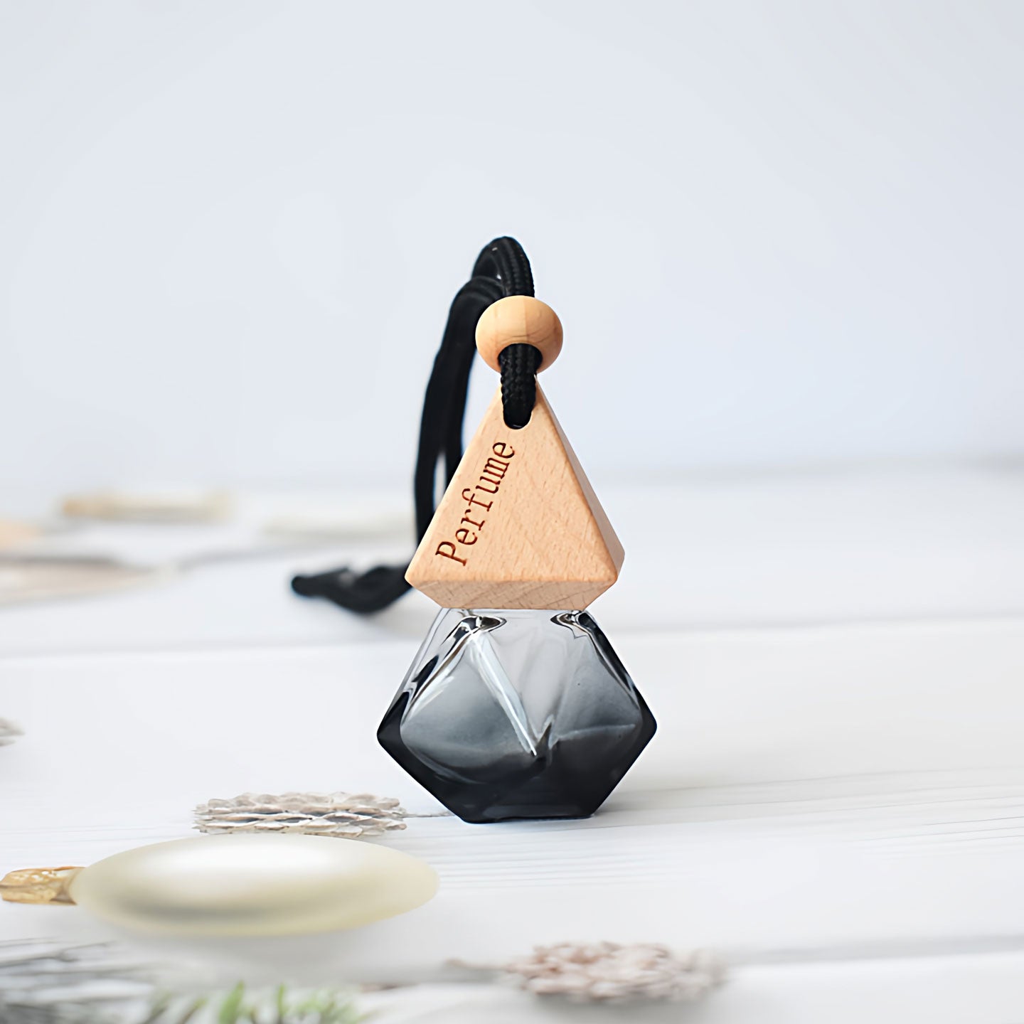 Yüksək səviyyəli Avtomobil Aromaterapiya Yanğınsöndürmə Şüşələri Öz-özünə quraşdırılmış Ətir Alt Butulkaları Avtomobil Asma Ornament Efir Yağı Uçucu Aroma Diffuzoru Qalıcı Ətir