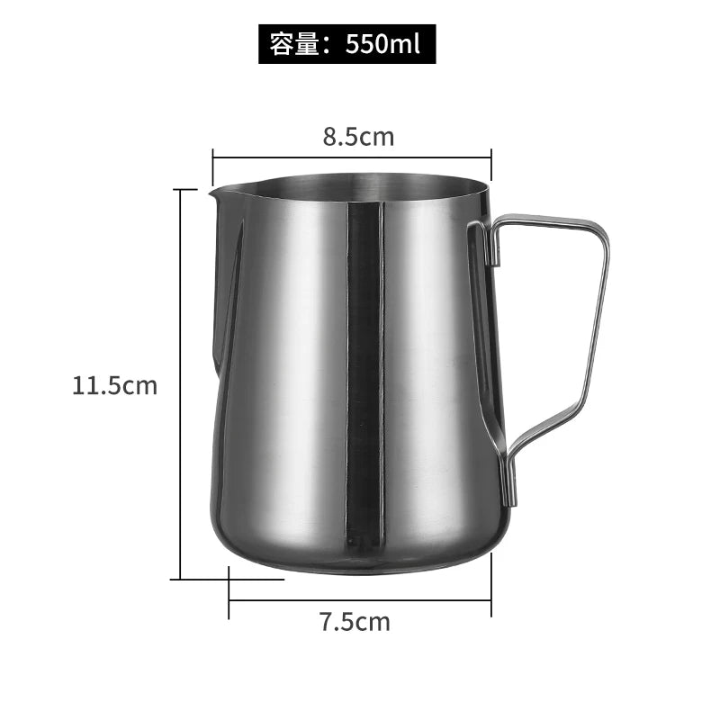 Paslanmayan poladdan hazırlanmış qəhvə latte sənət stəkanı latte sənət çəni süd köpükləndirici qab, bəzəkli naxışlı süd çəni peşəkar artefakt 350-900ML