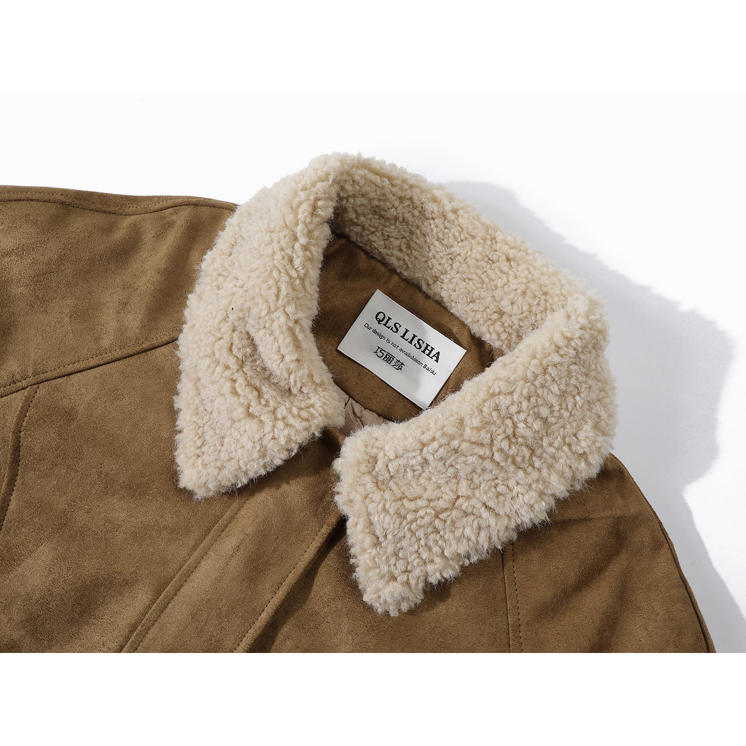 Cholisa-nın bu il dəbli və populyar qadın zamşa pambıq örtüklü paltosu qalın və sırınmış, çox şirindir, yeni qışın əvvəllərində geyilən üst geyimidir.