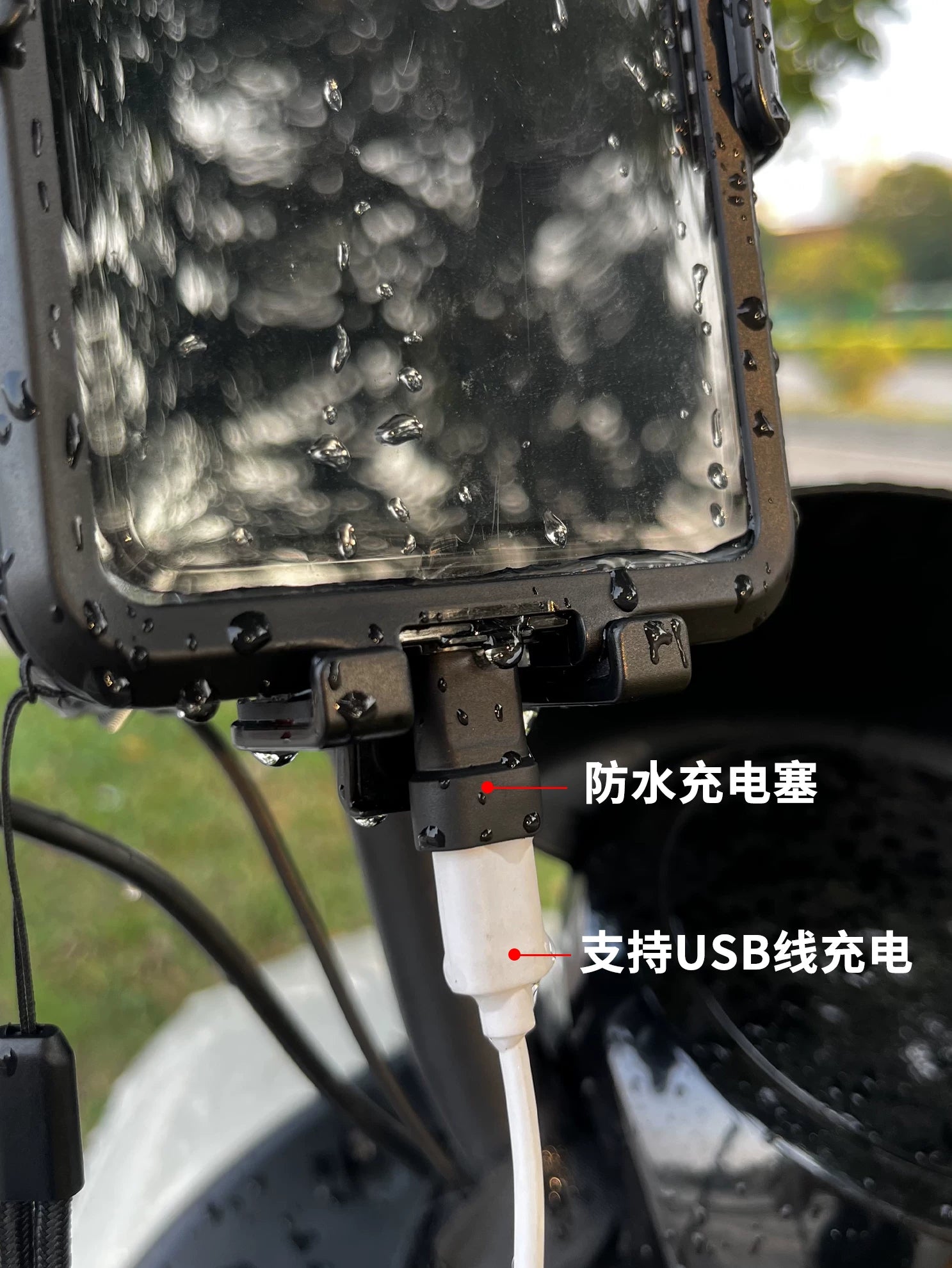 Yeni, yağışa davamlı mobil telefon qutusu, sürücülər üçün, sensor ekrana həssas, güclü yağışlarda ekrandan sıçramır, USB şarj, suya davamlı, düşməyə qarşı, aydın zənglər, şəkil çəkə bilər, yağışlı günlərdə suya davamlı mobil telefon, lanyard ilə verilir