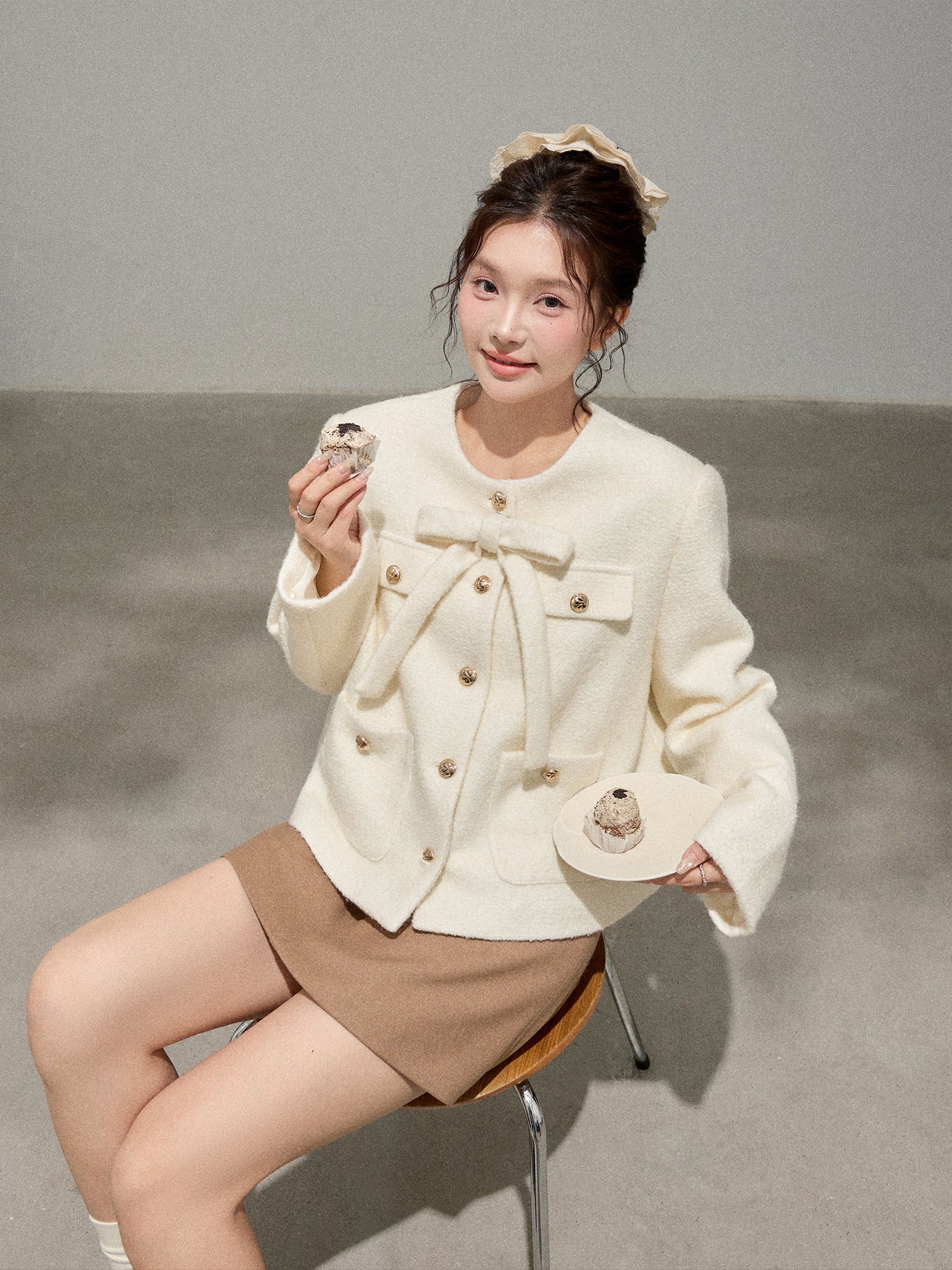 Zhang Daren Bükülü Qadınlar üçün Böyük Ölçülü Qadın Geyim Dəsti - Fransız Qəşəng Chanel Üslublu Gödəkçə və Xaki Ətək ilə Arıqladıcı Dəst