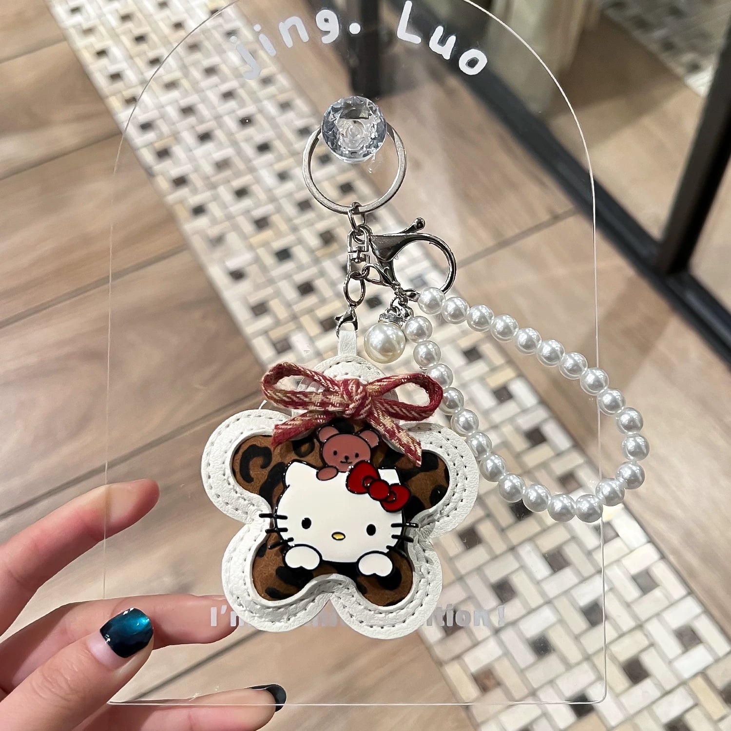 Bəbir naxışlı Hello Kitty açar zənciri, dəri muncuqlu, şirin cütlük kulonu, 2026-cı il yeni Hello Kitty qadınlar üçün bəzək.
