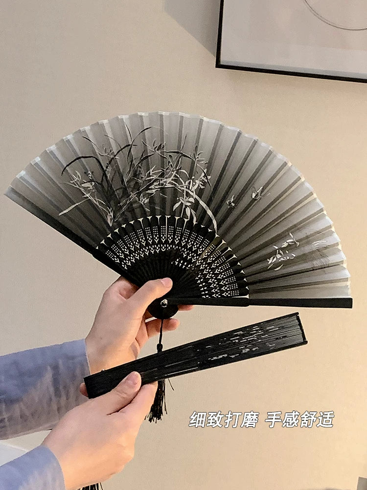 Qədim stil kiçik fan qatlanan fan Çin stil qadın Hanfu rəqs qatlanan at üz yubka yeni Çin stil qədim kostyum qara bambuk fanat