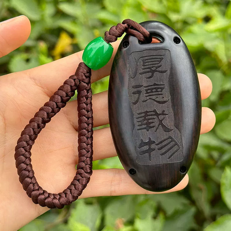 The Nissan Teana key rings made of sandalwood are compatible with the 14th generation Sylphy, X-Trail, Patrol, Qashqai and Murano.