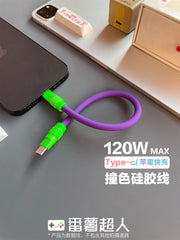 Super sürətli doldurma üçün qısa məlumat kabeli olan, Apple, Huawei və Xiaomi mobil telefonlarının avtomobil qurğuları üçün uyğunlaşdırılmış, fərqli rəngli silikon enerji bankı