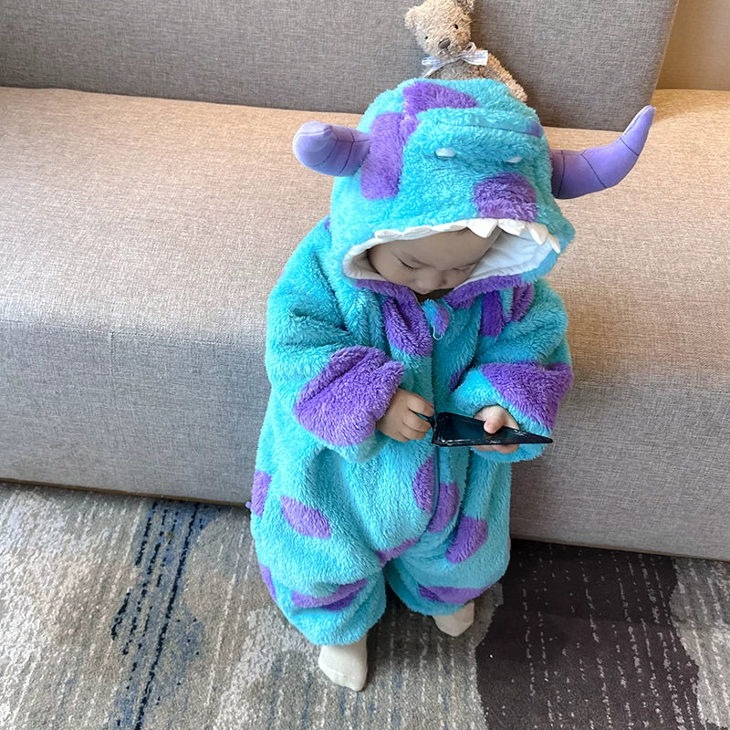 Körpə alt paltarları, payız və qış geyimləri, payız geyimləri, bədheybət və gülməli payız və qış açıq hava geyimləri, yeni doğulmuş körpə qış geyimləri, tuflilər