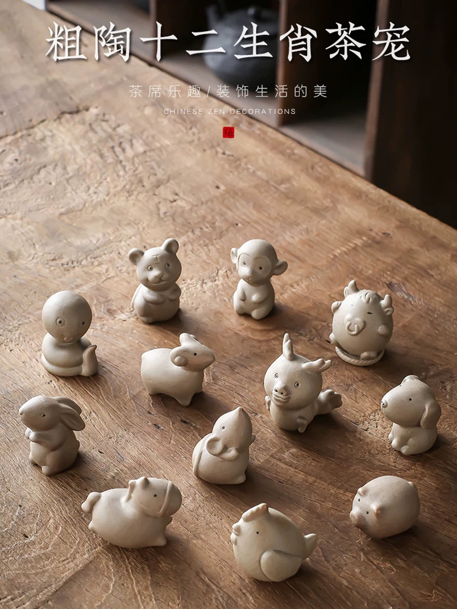 Yuxuan Fingertip Tea Pet 12 Bürc Bürcləri Donuz, Qoyun, Toyuq, Dovşan Kobud dulusçuluq çayı ofis və ev üçün bənövşəyi gildən bəzəklər üçün qaldırıla bilər.