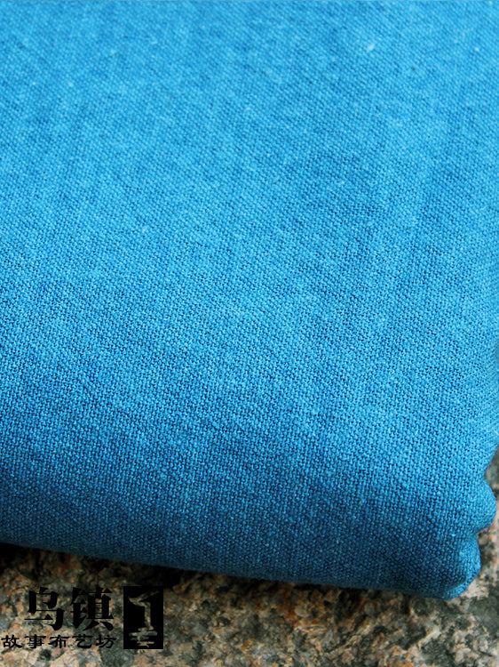 Çay döşəyi üçün əl işi indiqo boyalı təmiz pambıq süfrə, saşimi tikmə, bitki və ağac boyama, batikin DIY yazısı, köhnə qaba ev toxuması