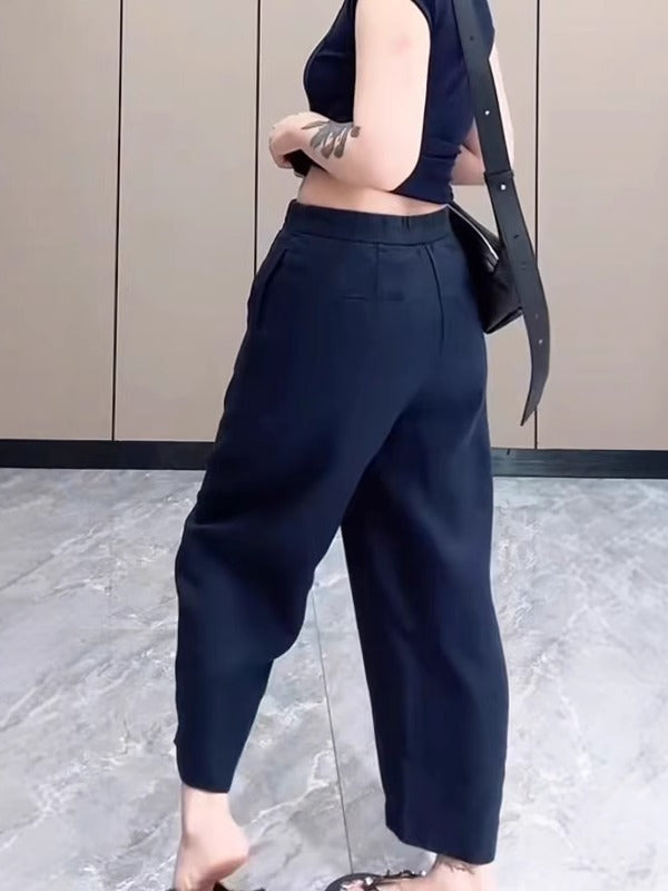 Qadınlar üçün böyük ölçülü tünd göy rəngli, düz ayaqlı qısa şalvar, 2026-cı ilin yayı, nazik, geniş formalı, arıqladıcı, çoxfunksiyalı, ombanı örtən gündəlik şalvar.