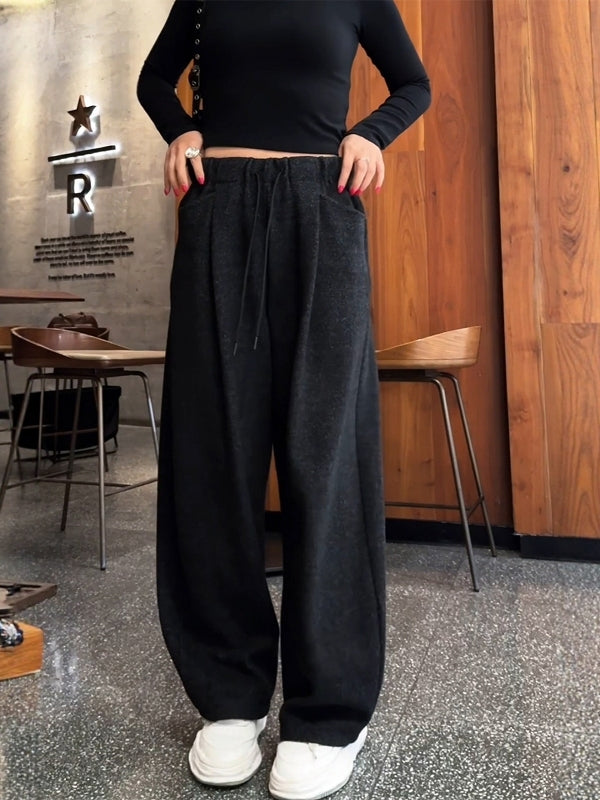 Qara rəngli, geniş ayaqlı, dartılan şalvar, yeni payız/qış stilində, böyük ölçüdə, geniş formalı, arıqladıcı, rahat, gündəlik, idman şalvarı.