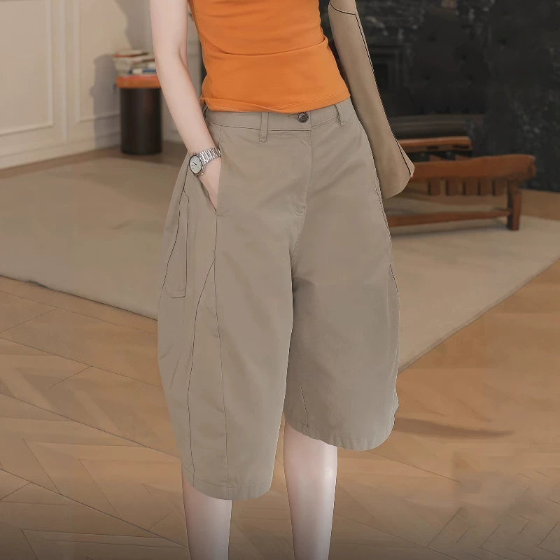 Xaki rəngli karqo şortları, üçölçülü biçimli, beş guşəli biçimli, qadın yay böyük ölçülü, Koreya üslubunda, boş, gündəlik, çoxfunksiyalı geniş ayaqlı şortlar.