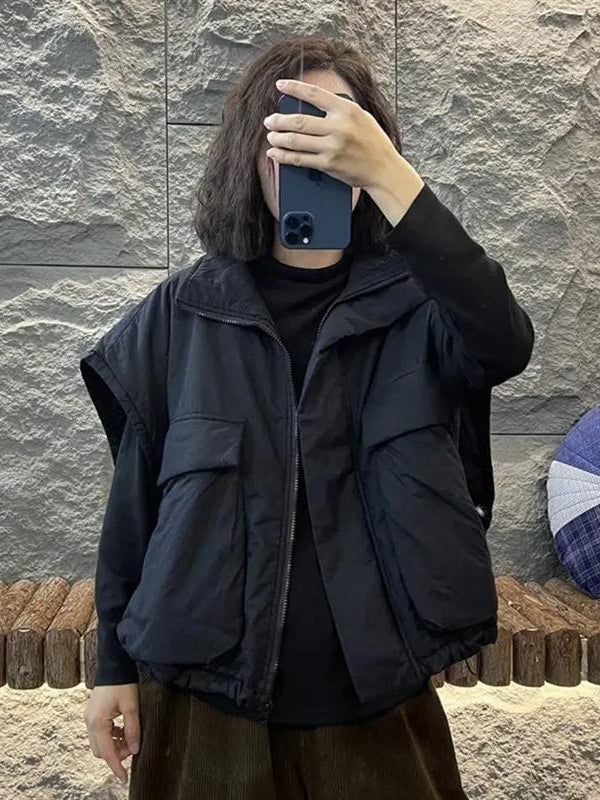 Qadınlar üçün böyük ölçülü, qolsuz, gündəlik, çoxfunksiyalı, geniş cibləri və ayaq üstə açılan yaxalığı olan, payız və qış üçün mükəmməl olan fermuarlı top.