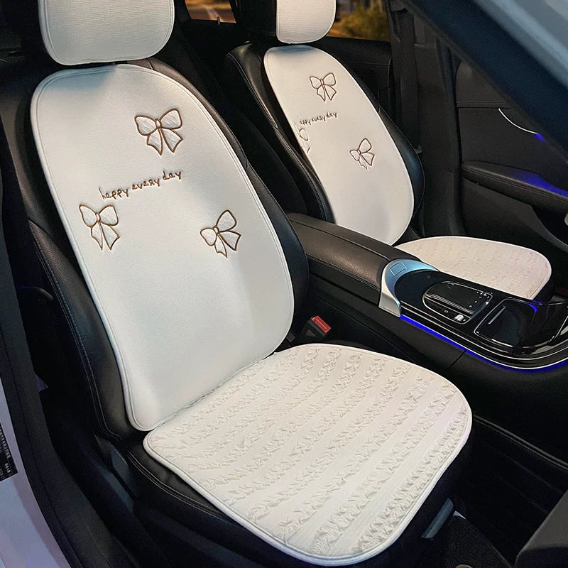 Bütün fəsillər üçün uyğun olan kətan avtomobil oturacaq yastıqları, Chanel-dən ilhamlanmış üslubda, BYD, ORA, Mercedes-Benz və BMW oturacaq üzlükləri üçün idealdır.