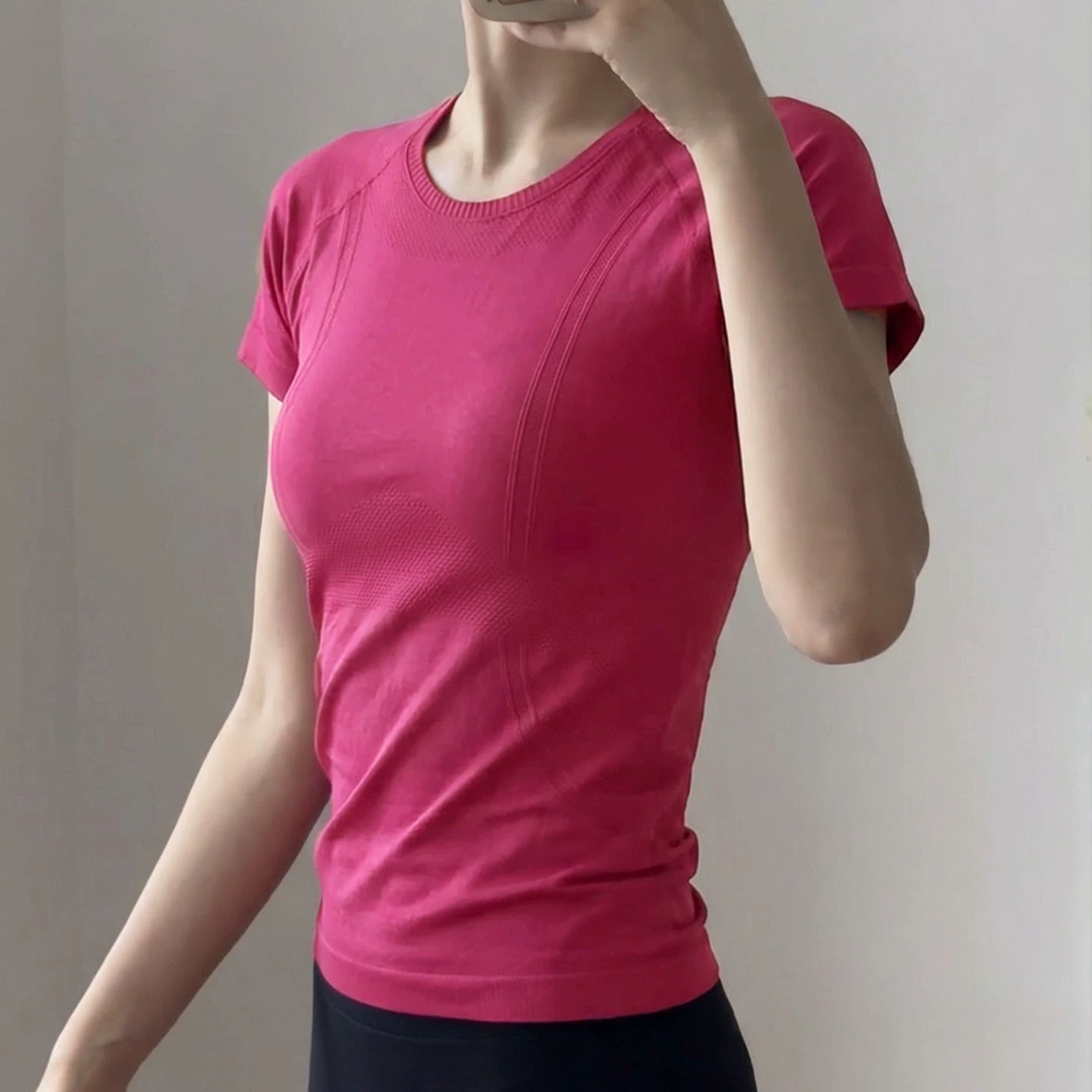 Yoyo tez quruyan idman üstləri, qadınlar üçün fitnes paltarları, yoqa paltarları, qısaqol Pilates məşq paltarları, yay nazik modelləri tövsiyə edir.