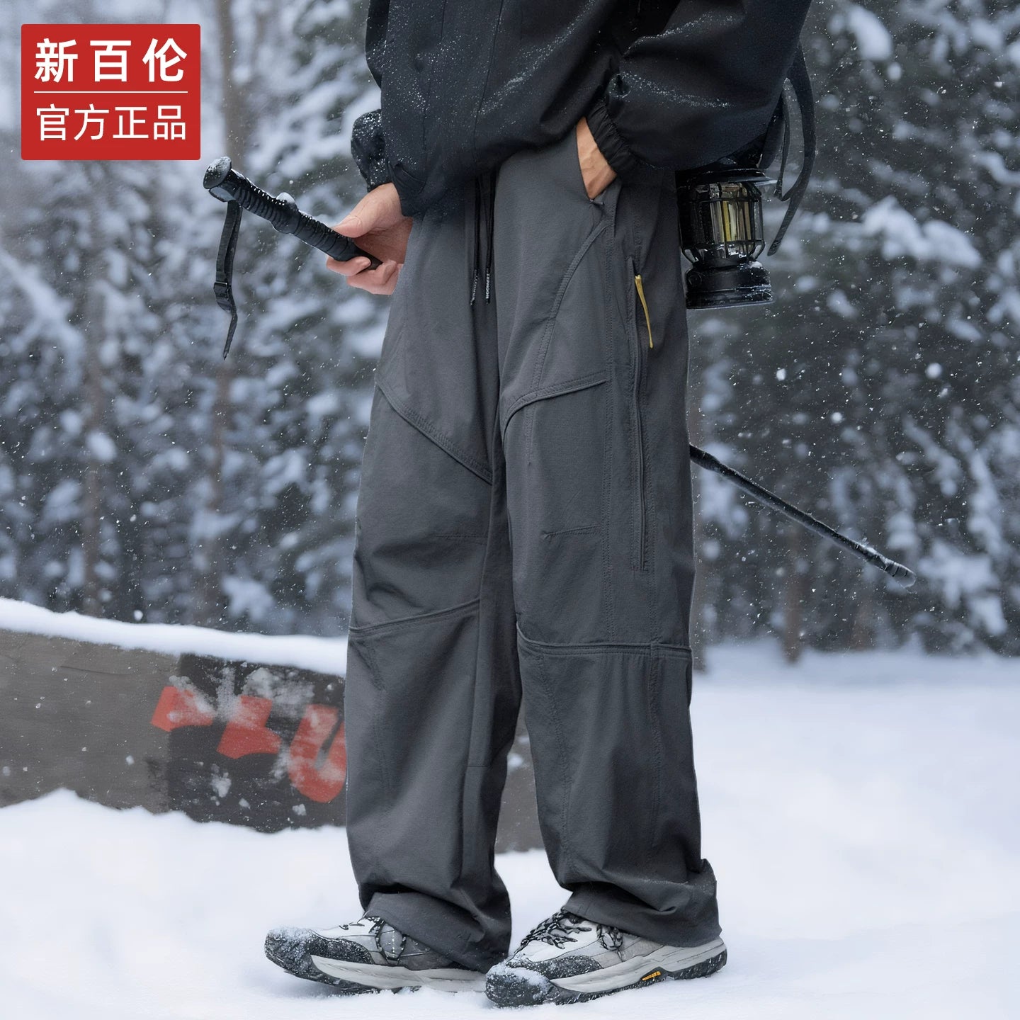 New Balance Amerika üslubunda dəbli kişi gündəlik şalvarları, 2025 payız/qış yeni modası, açıq havada gəzinti və külək keçirməyən şalvarlar, alpinizm iş şalvarları.