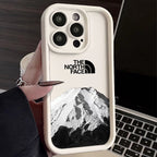 Apple iPhone 15 Pro Max, yeni iPhone 14 premium stil, 13 Pro dəbli brend, 12 North Face Snow Mountain, 11 kreativ, 8 Plus fərdiləşdirilmiş, 7 düşməyə davamlı, kişilər və qadınlar üçün X, XS tam örtük, 16 dəst maksimum üçün uyğundur.