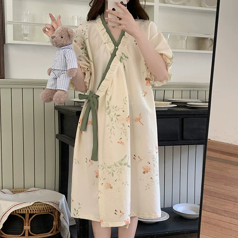 Qadınlar üçün yeni Çin üslublu pijama 2026 yeni yay günü sinə yastığı ilə inteqrasiya olunmuş qısaqol nazik üslub Çin üslublu ev paltarları xaricində geyilə bilər