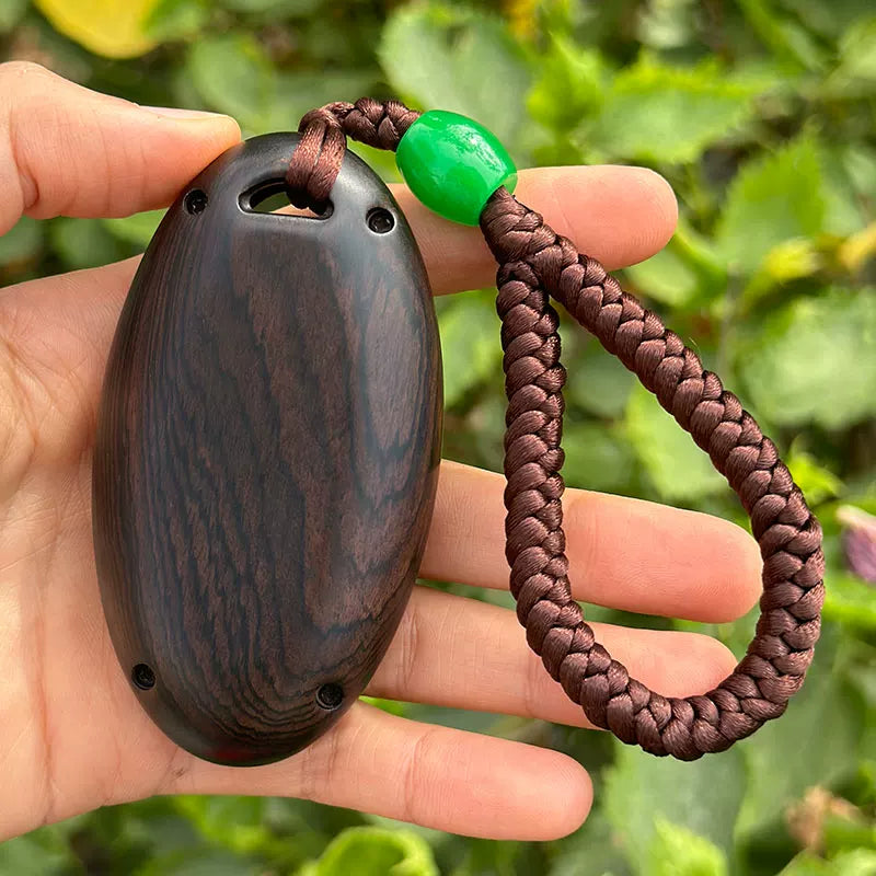 The Nissan Teana key rings made of sandalwood are compatible with the 14th generation Sylphy, X-Trail, Patrol, Qashqai and Murano.