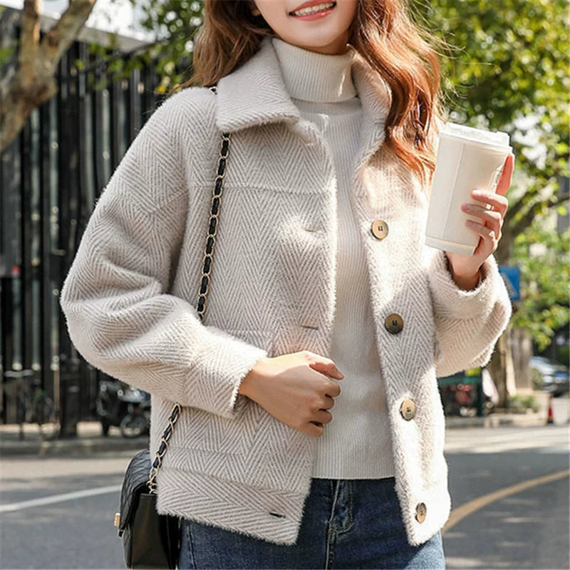 Qadınlar üçün isti süni sumqayır yun paltoları, geniş formalı, qalınlaşdırılmış, qızılı sumqayır üslubunda, qısa toplar, mövsümdənkənar endirim.