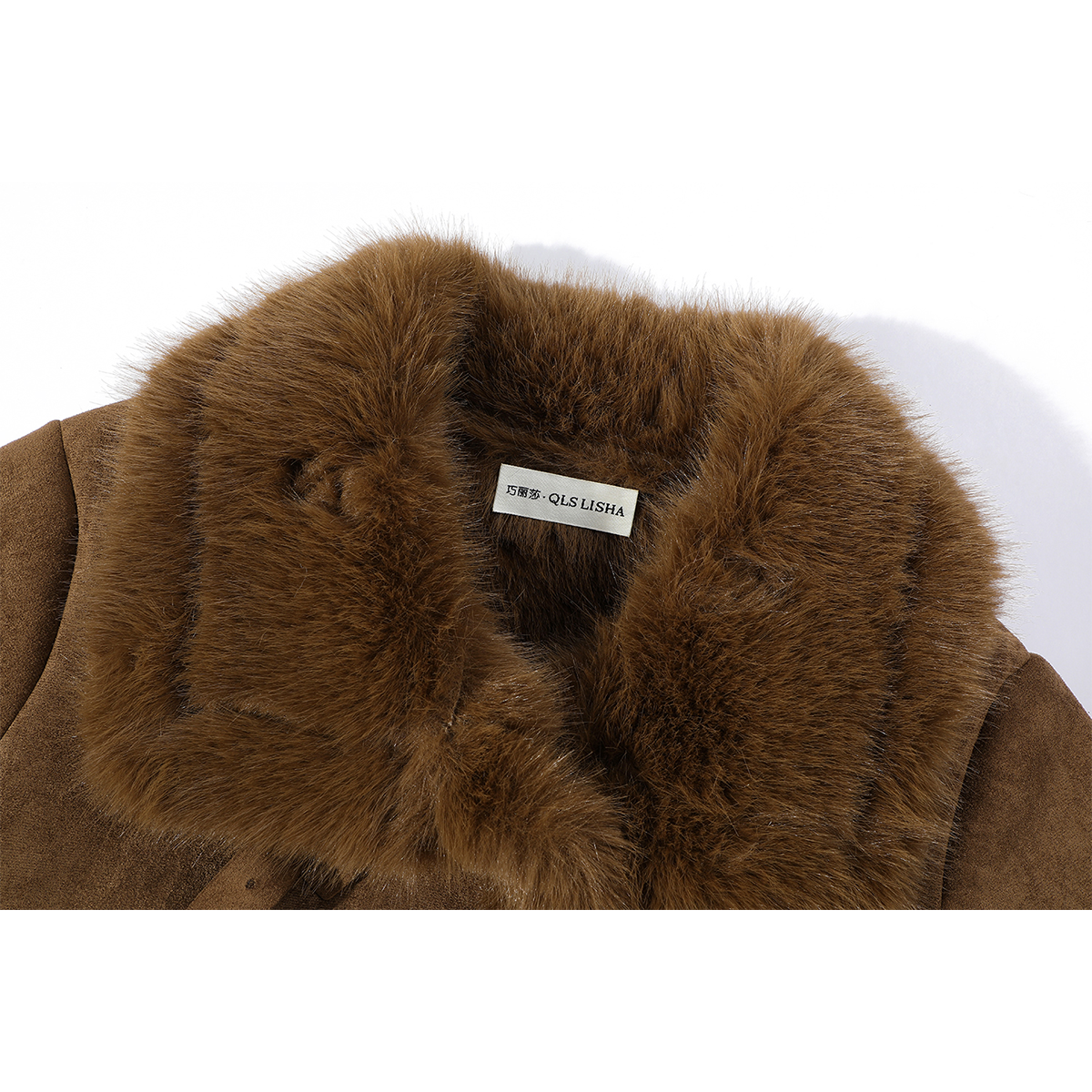 Cholisa-nın bu payız və qış aylarında qadınlar üçün məşhur zamşa yun astarlı qalın paltosu dəbli və şıkdır.