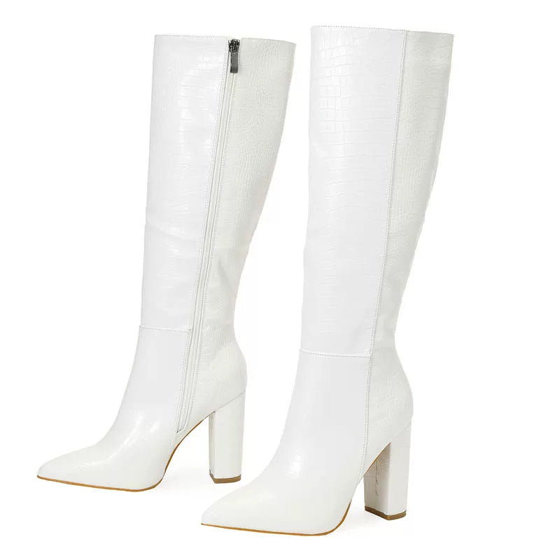 Yeni böyük ölçülü, daş naxışlı, yan fermuarlı, qalın dabanlı, düz rəngdə, qadın çəkmələri.