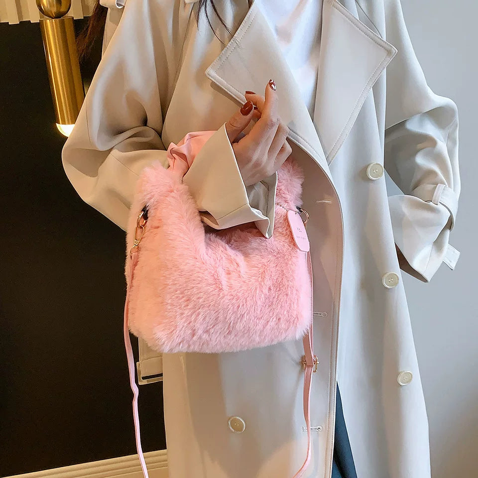 Qadınlar üçün tük tökülməyən yumşaq çanta, yüksək keyfiyyətli süni dovşan xəzindən hazırlanmış çanta, tük tökülməyən tüklü çarpaz bədən çantası.