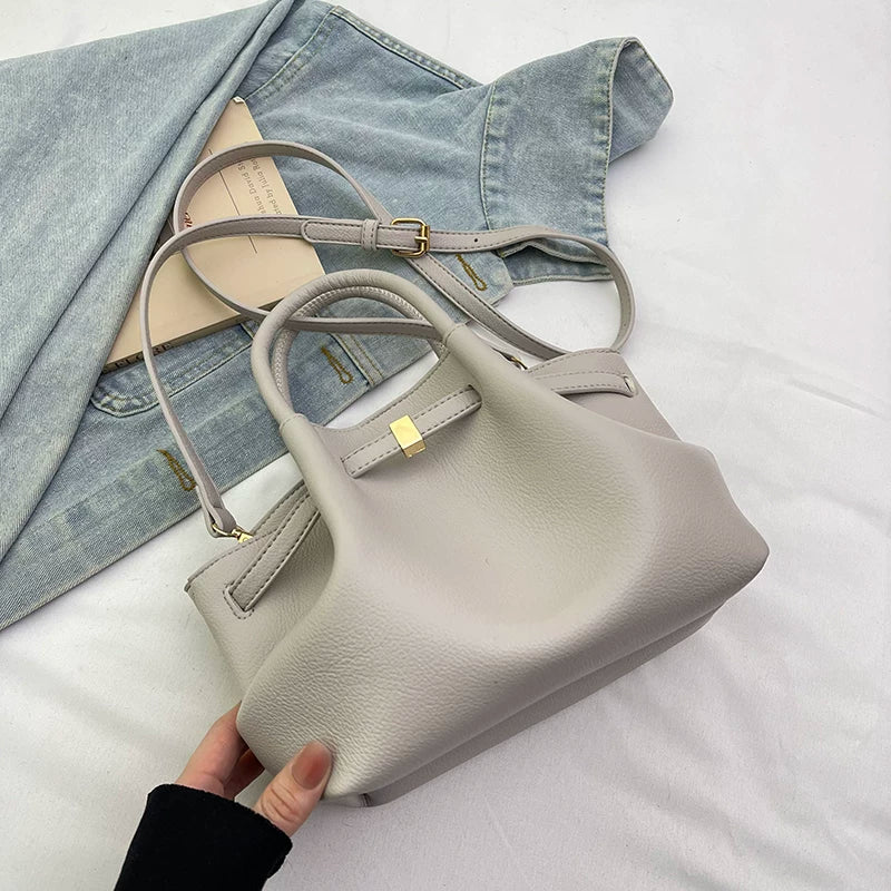 Qadınlar üçün Fransız retro liçi naxışlı çanta, yeni 2025-ci il üslubunda, yüksək keyfiyyətli, çoxfunksiyalı, çiyin/çarpaz bədən çantası, dəbli şəhər içi çantası.