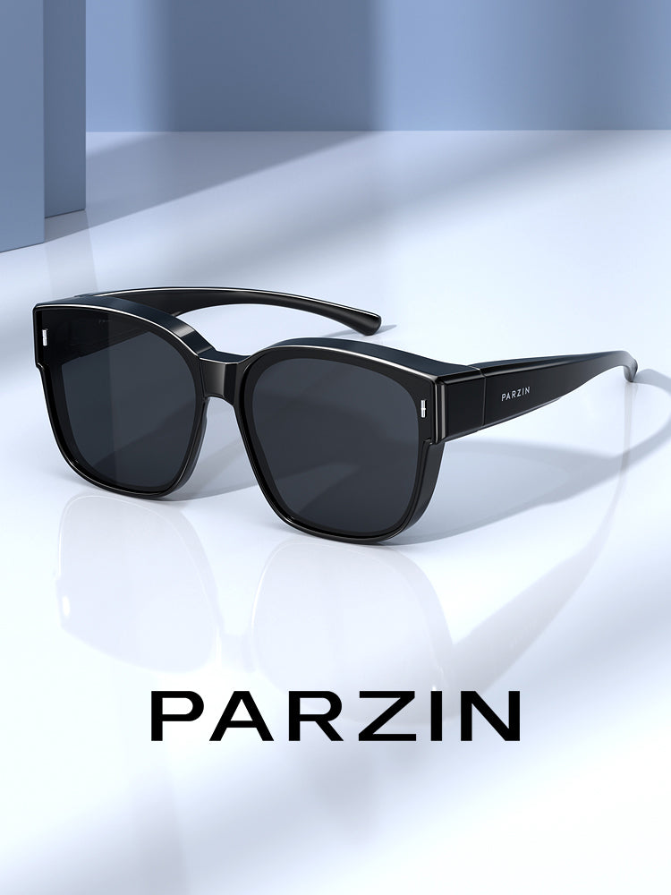 Parsons polarizasiyalı gün eynəkləri kişilər və qadınlar üçün eyni üslubda olan miyopiya eynəkləri ilə taxıla bilər. Yüngül sürmə günəşdən qoruyan günəş eynəyi PZ12106