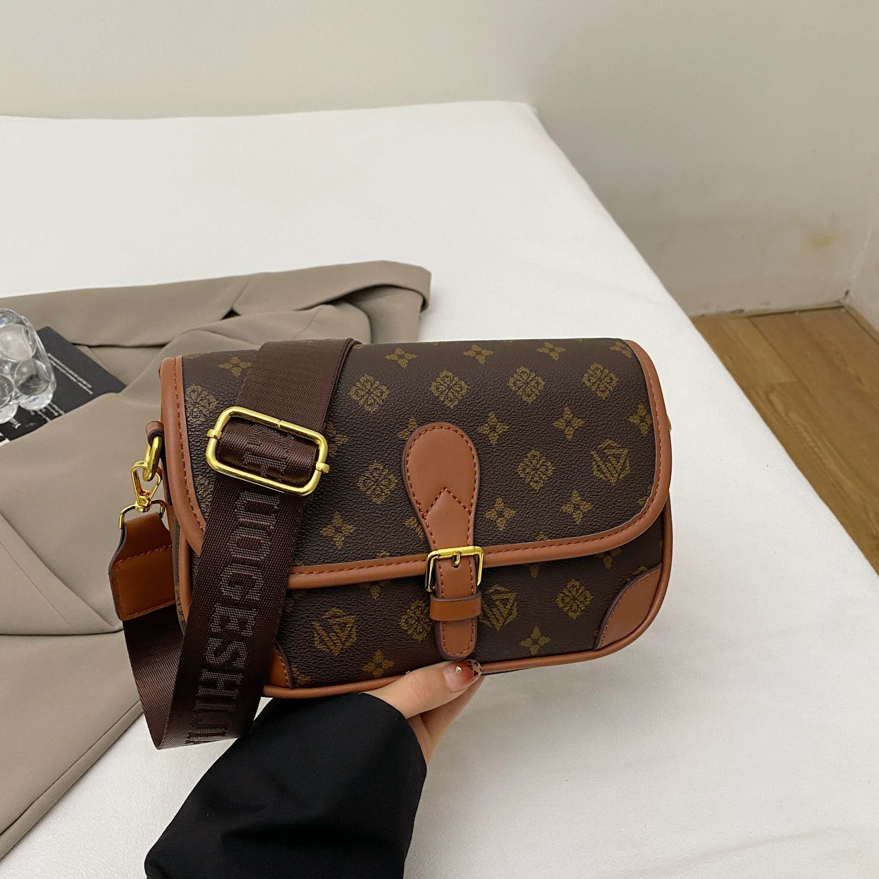 2025 New Wide Shoulder Strap Color Block Bag for Women, Super Popular, Luxury, Niche, High-Cheap, Stylish Shoulder Bag