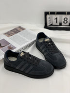 Avropa üslubunda orijinal dəri retro dumanlı boz alman idman ayaqqabıları qadın 2025 payız yeni gəlişi çox yönlü yüngül klassik təsadüfi idman ayaqqabıları