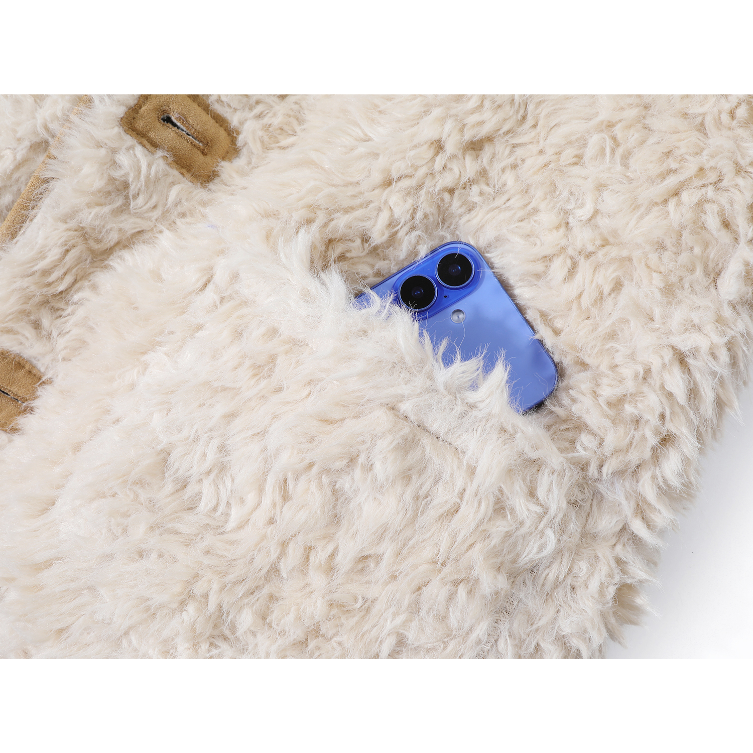 Cholisa-nın qadınlar üçün super şirin payız/qış zamşa paltosu, quzu yunundan hazırlanmış, geri çevrilə bilən, orta uzunluqlu model.