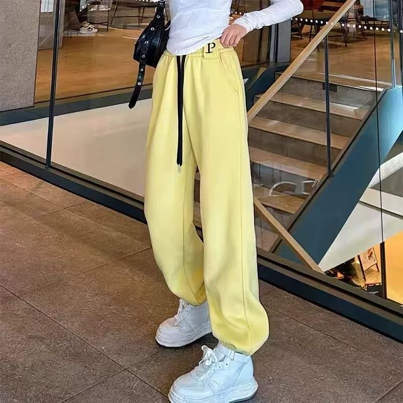 Böyük Ölçülü Qadın Şalvarı Avropa Stilində 2026 Qış Yeni Gəliş Elastik Bel Yun Astarlı P Hərfli Naxışlı Konfet Rəngli İdman Şalvarı