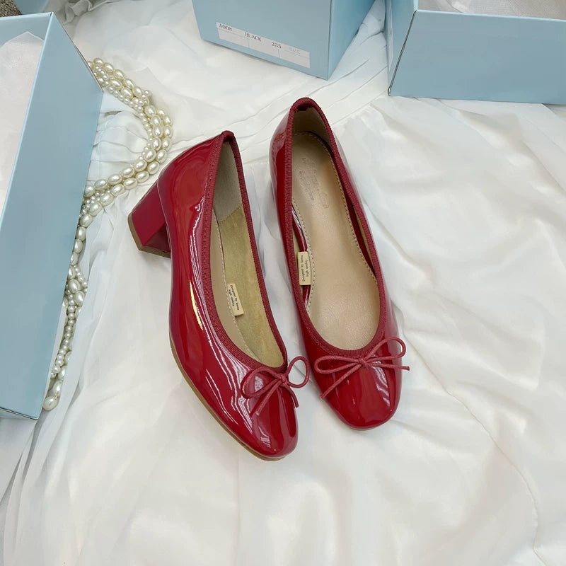 Yeni Koreya üslubunda ~ Balet bantlı ayaqqabı ~ Qalın daban, dairəvi burunlu, aşağı kəsikli, yumşaq laklı dəri, rezin altlıq, yaz və payız üçün idealdır.